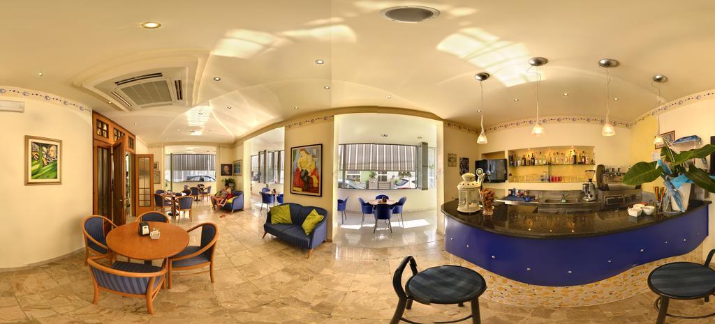 Hotel Ave Римини Екстериор снимка
