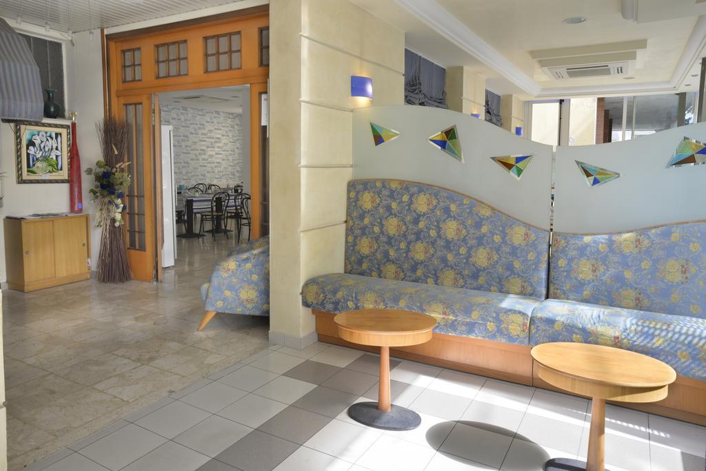 Hotel Ave Римини Екстериор снимка