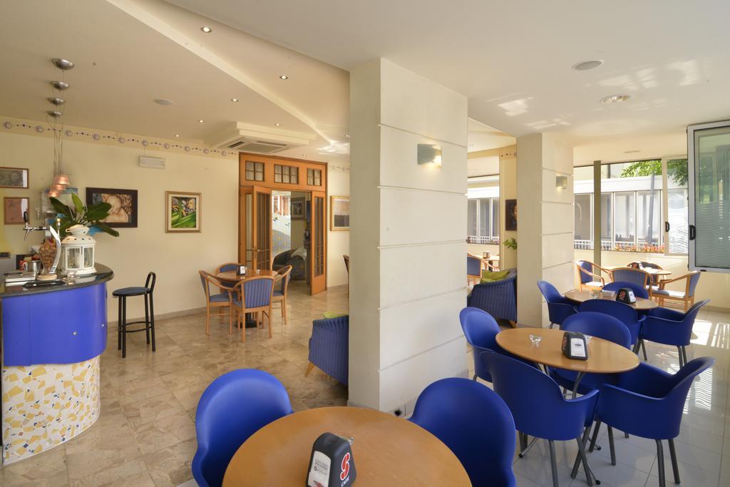 Hotel Ave Римини Екстериор снимка