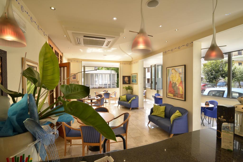 Hotel Ave Римини Екстериор снимка