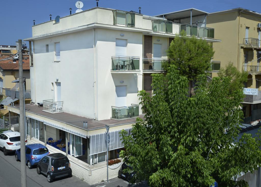 Hotel Ave Римини Екстериор снимка