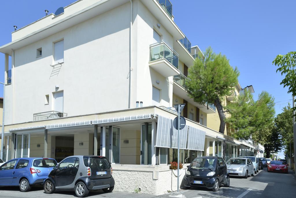 Hotel Ave Римини Екстериор снимка