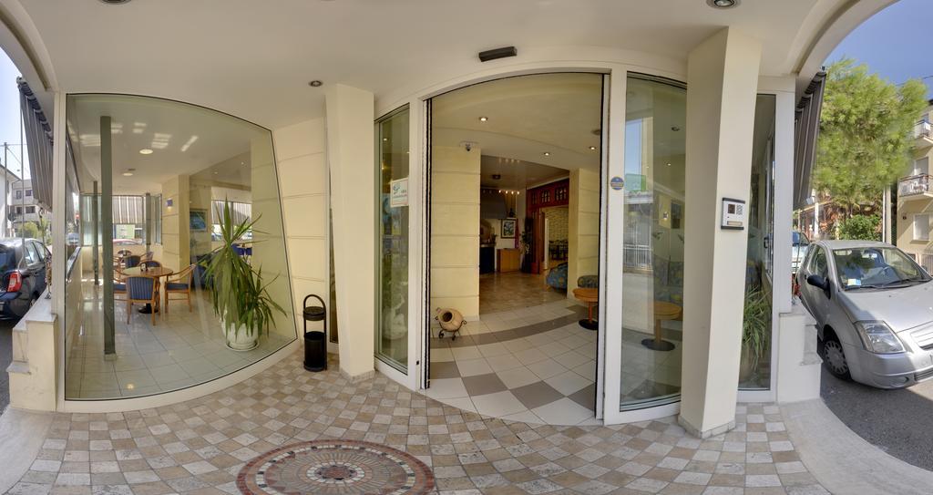 Hotel Ave Римини Екстериор снимка
