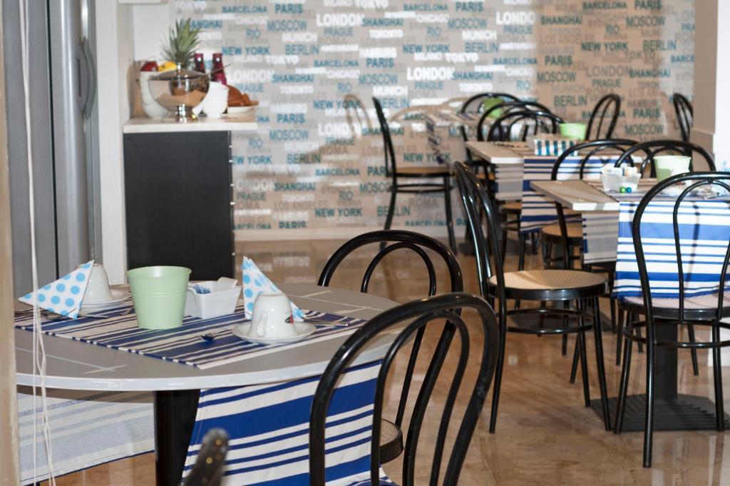Hotel Ave Римини Екстериор снимка