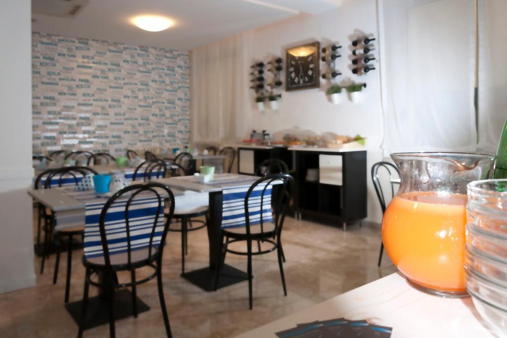 Hotel Ave Римини Екстериор снимка