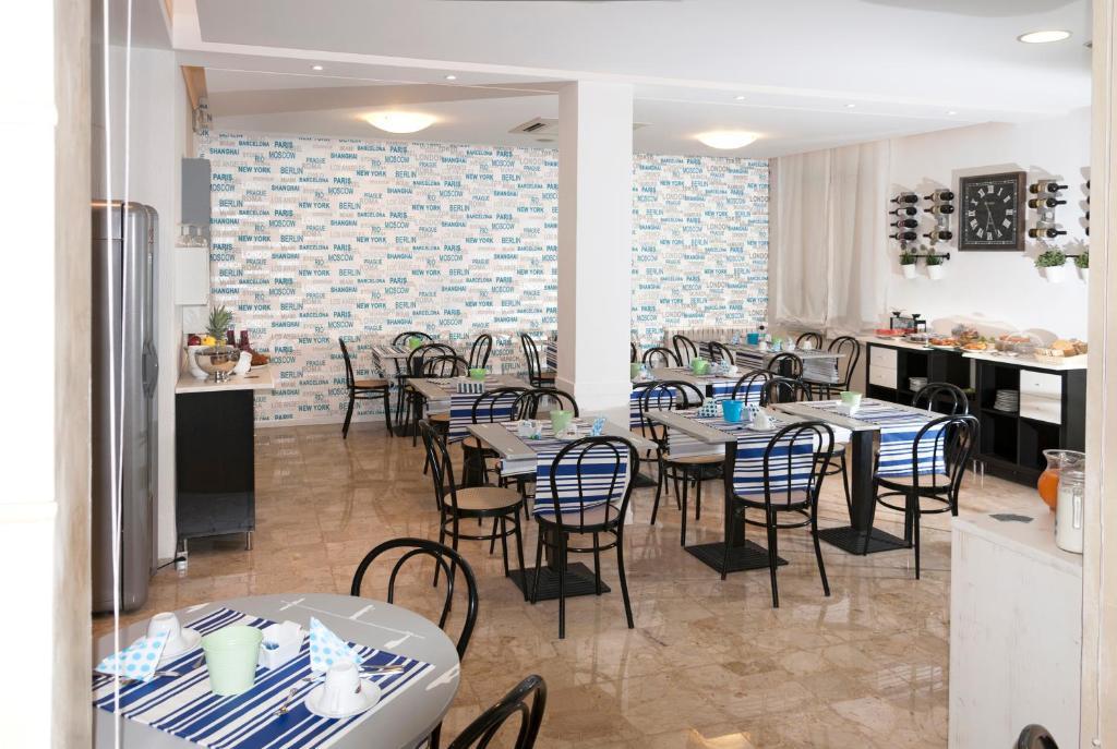 Hotel Ave Римини Екстериор снимка