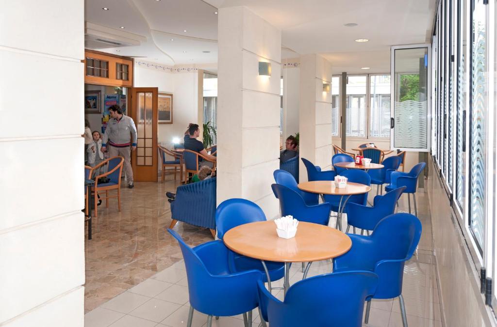 Hotel Ave Римини Екстериор снимка